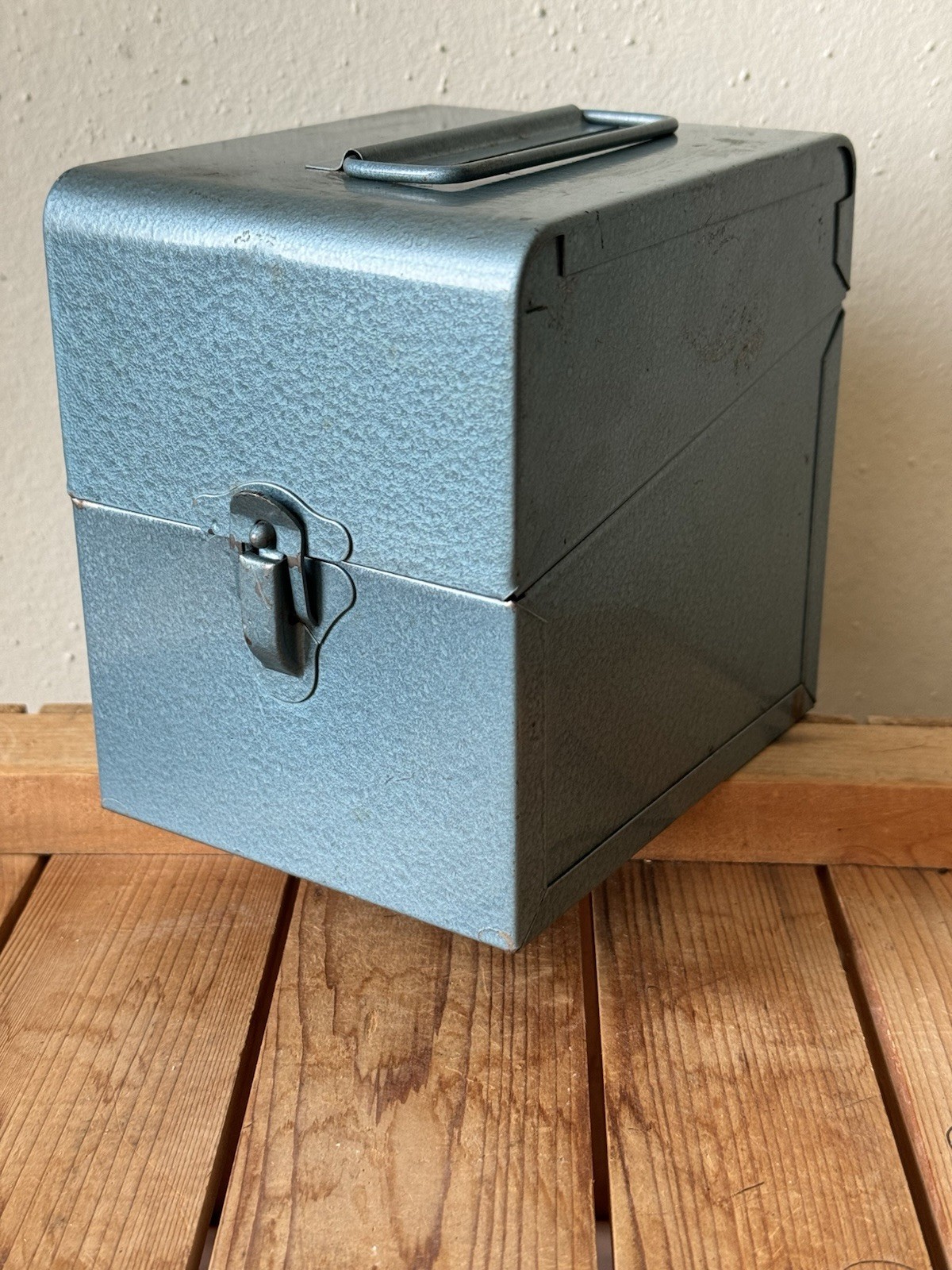 Vintage Light Gray 5″ Reels-8MM Metal Reel Storage Film Case Box