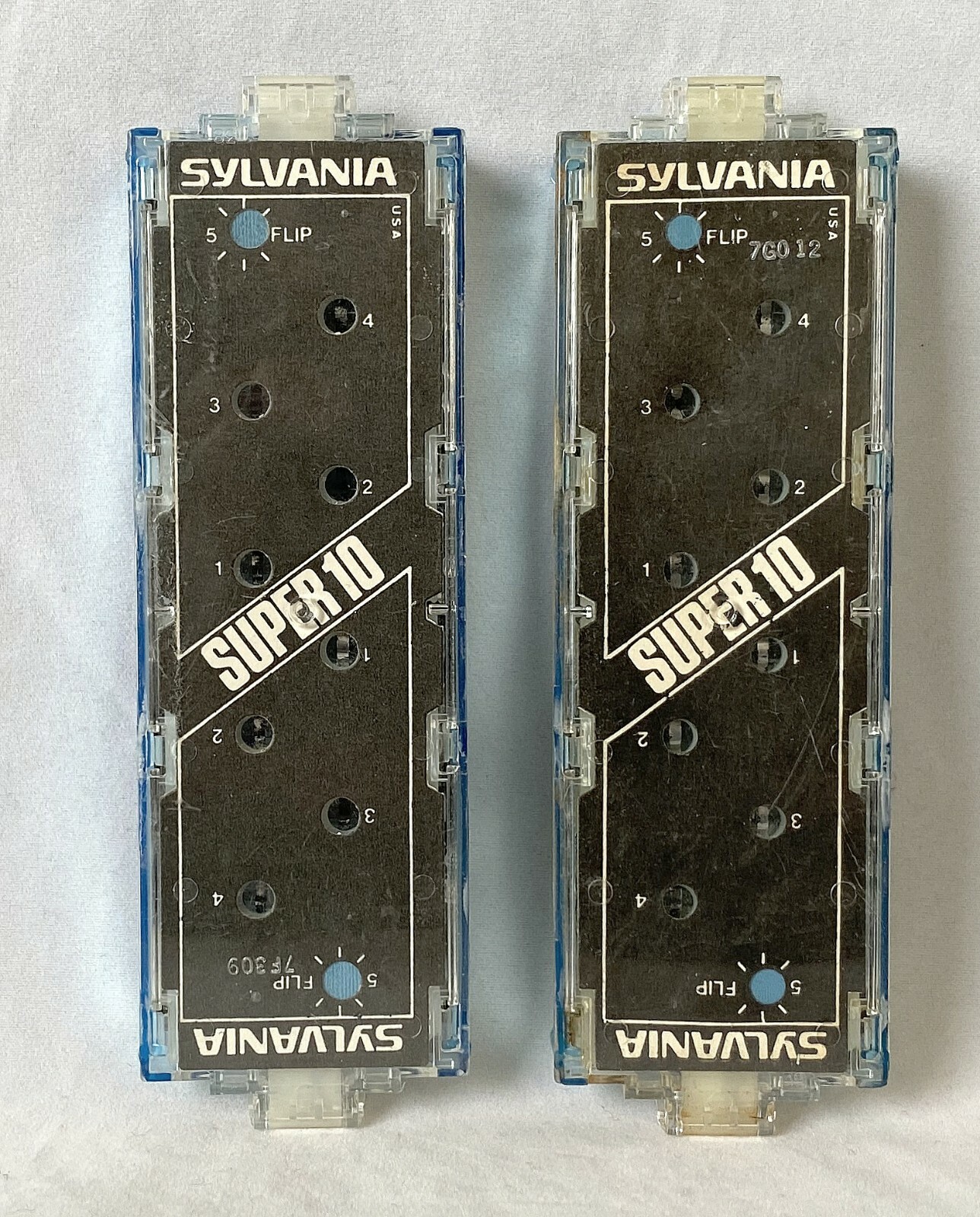 Lot of 2 Sylvania Flip Flash Super 10 Blue Dot Flashbulbs Flashbar.