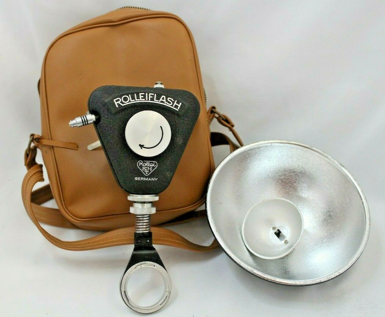 LOT OF VINTAGE CAMERA FLASHES, BULBS, FILTERS, AND ACCESSORIES