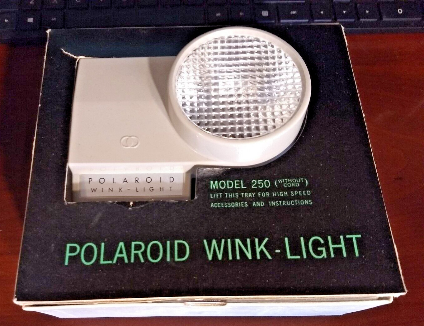 NOS Vintage Antique POLAROID WINK-LIGHT Model 250 FLASHOLDER with BOUNCE Flash