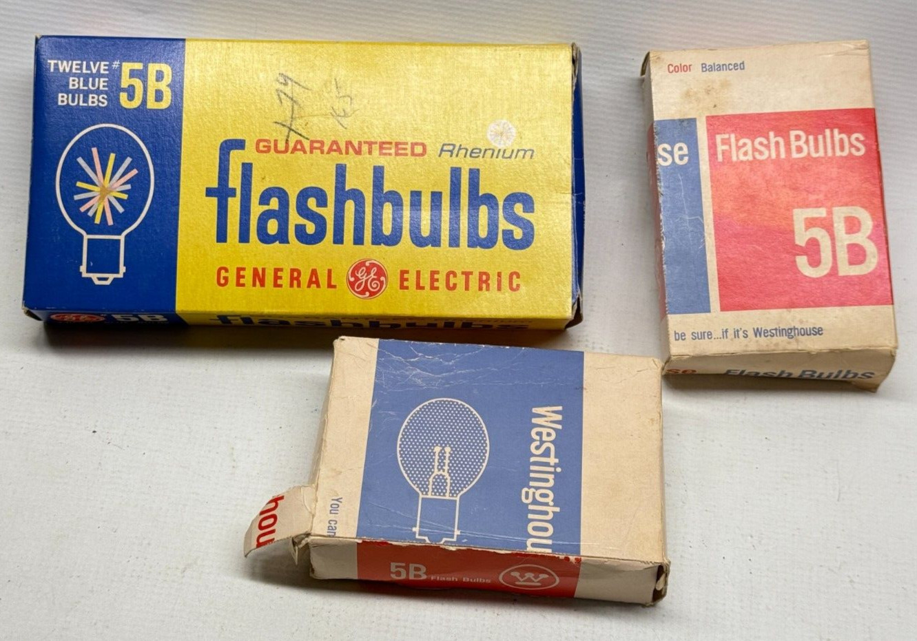 Vintage 5B Photography Flashbulbs 9 General Electric, 12 Westinghouse