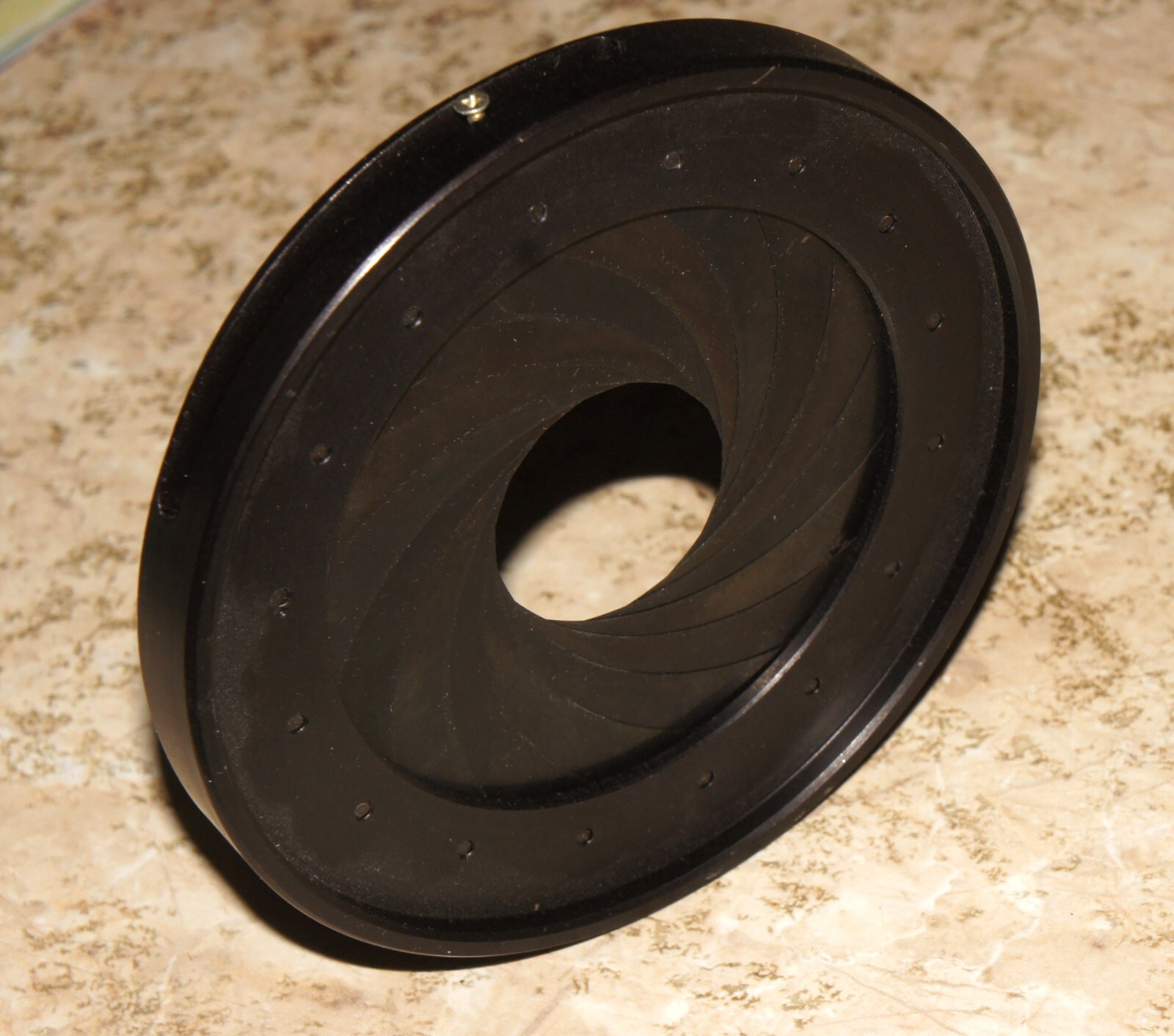 Aperture mechanism with 16 blades for large format lens or other purposes