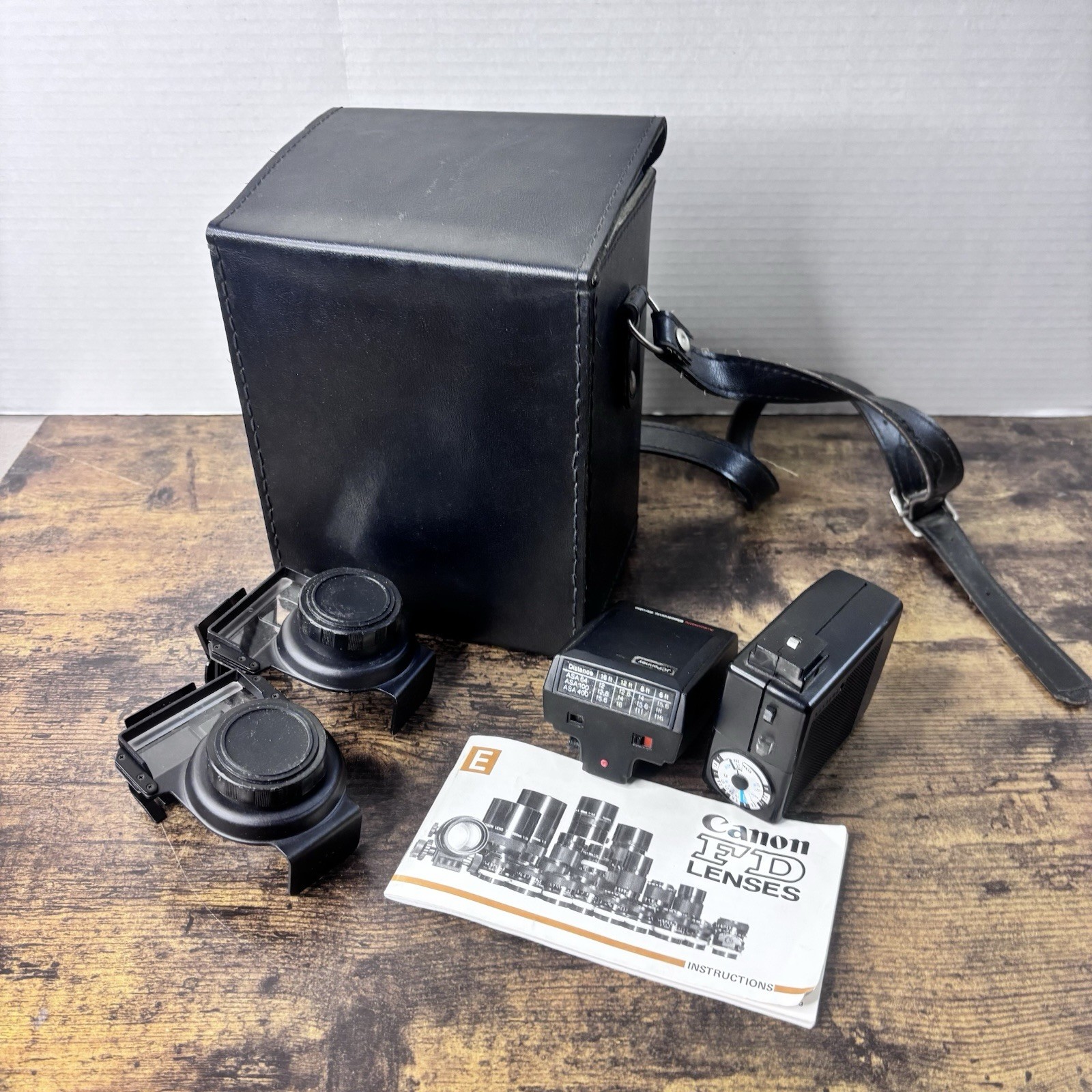 Vintage JC Penney Electronic Strobe & Vivitar 202 W Bag & Accessories
