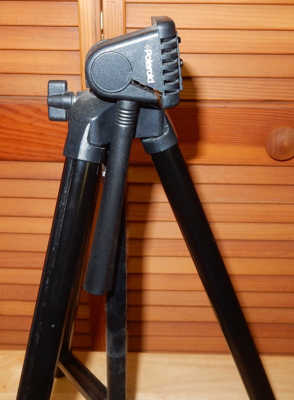 Polaroid Adjustable Height Digital Camera Tripod, 18 1/2″ – 43 1/4″