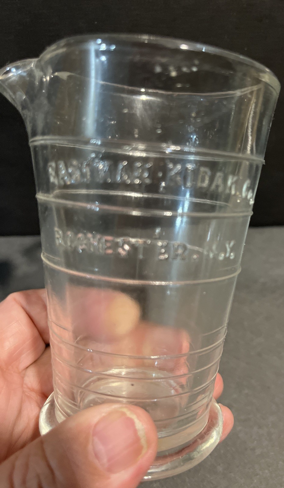 VTG. EASTMAN KODAK CO PHOTOGRAPHIC 4 Oz GLASS MEASURING BEAKER ROCHESTER NY