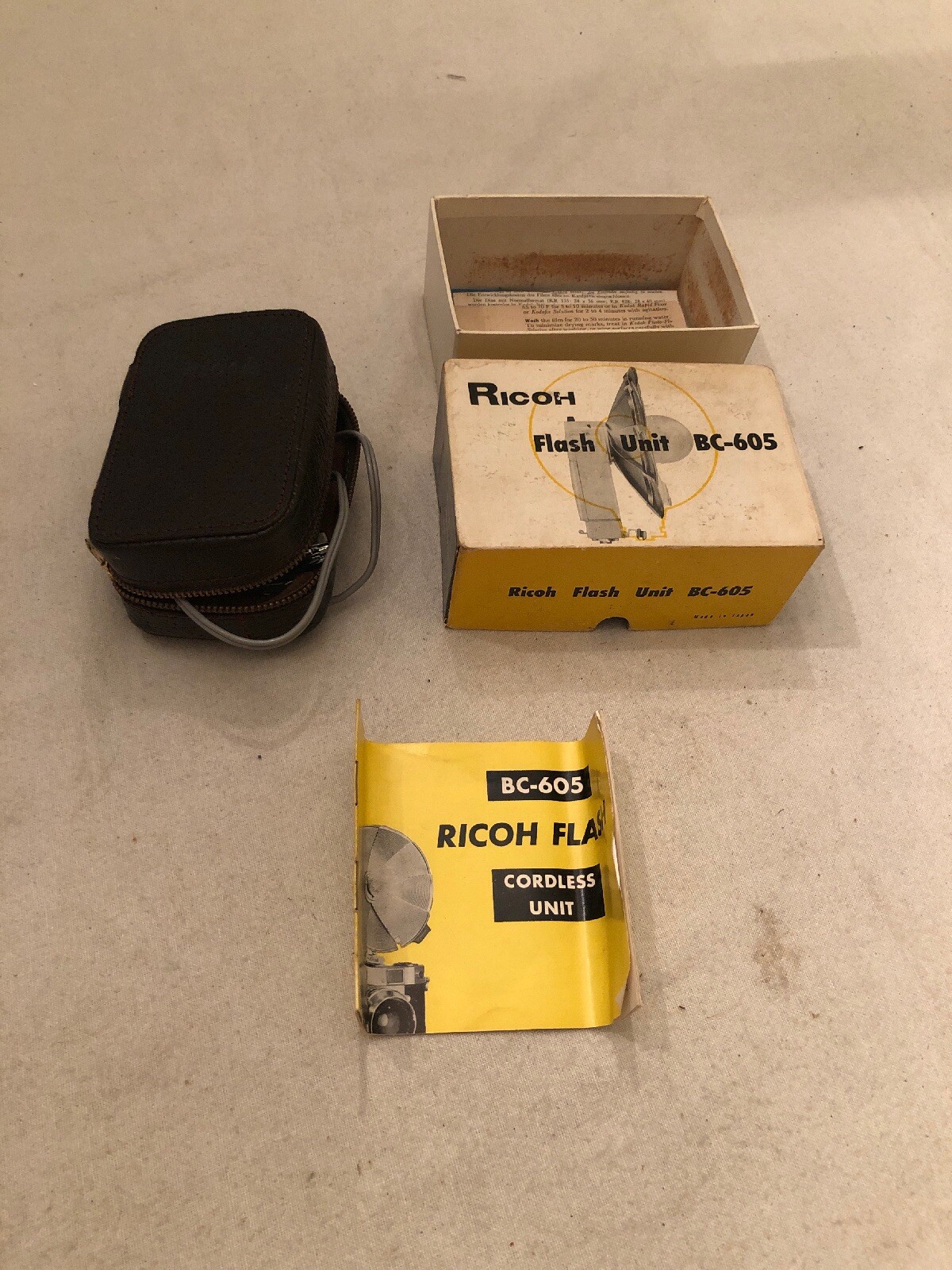 Ricoh Flash Unit BC-605 Vintage Original Ricoh Capacitor Japan Camera W/case