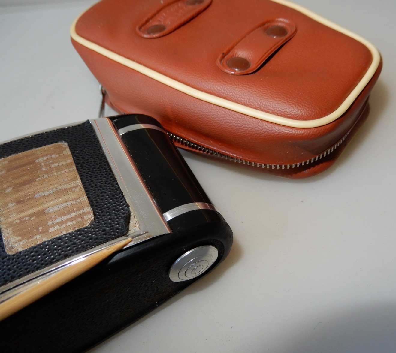 Agfa (Germany) Agfalux Foldable Flash Bulb Accessory + Original Carrying Case