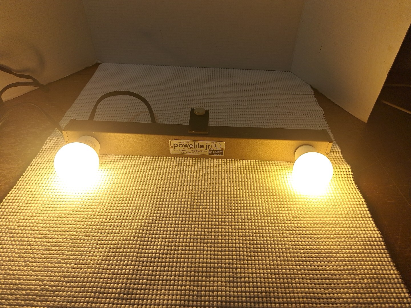Vintage Powell Products Powerlite Jr. Model 20 Tripod Mountable Light Bar
