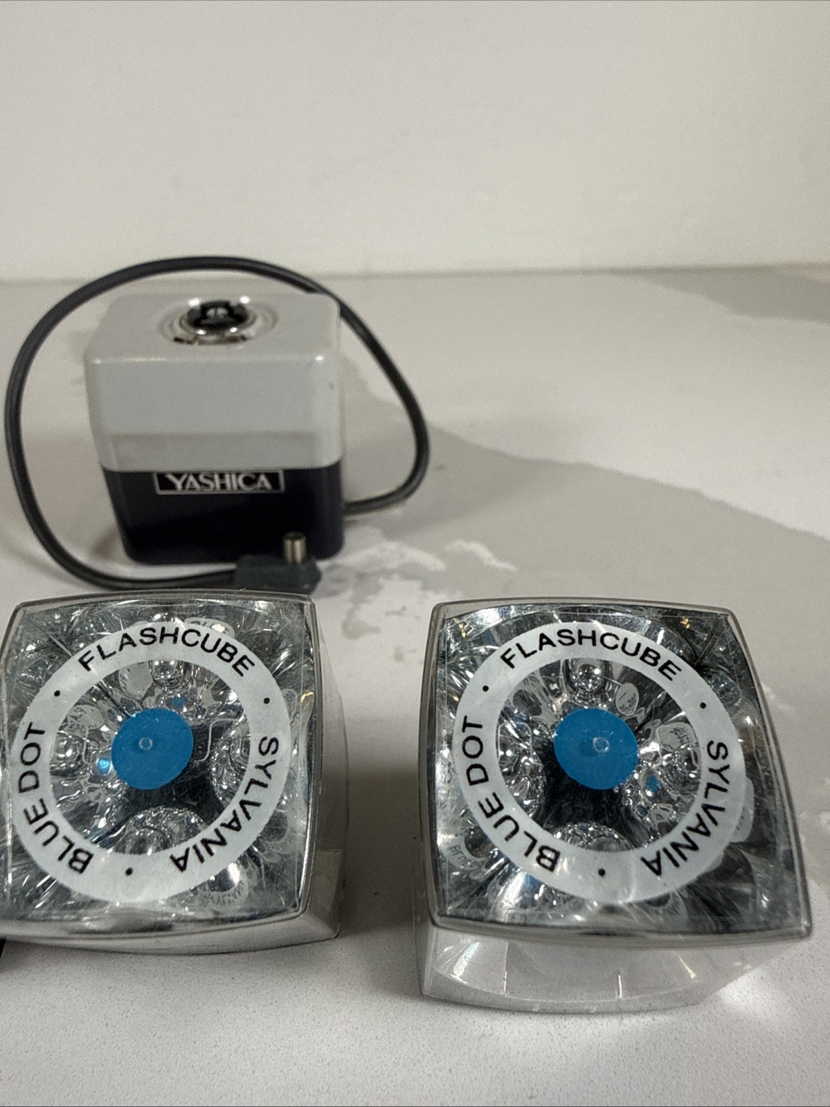 GE Flash Cube And 3 Sylvania Blue Dot Cubes And Holder* Untested*