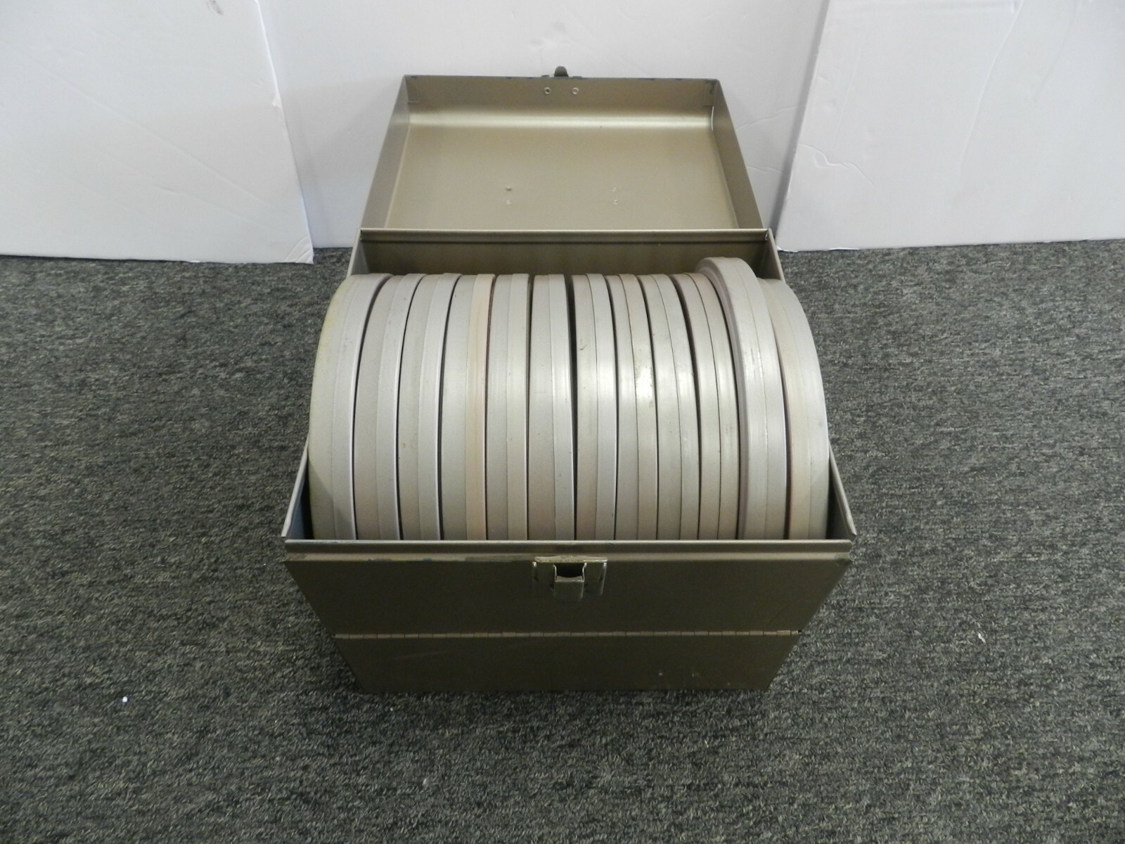 12 Sherer 7″ 8mm Reels w/ canisters in Metal Case