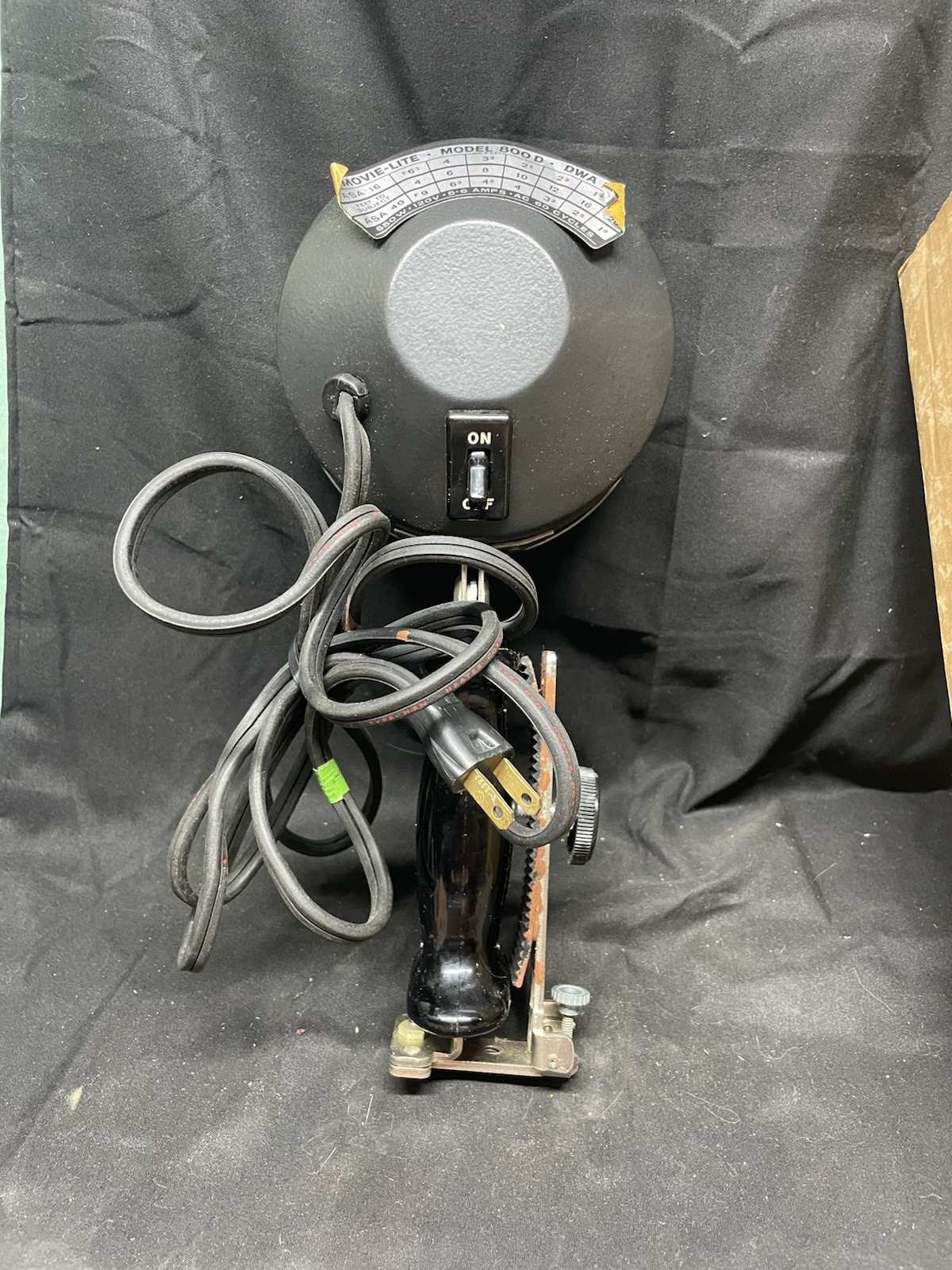 Vintage Kenco model 800D MovieLite Single Beam DWA Westinghouse Sealed Beam Lamp