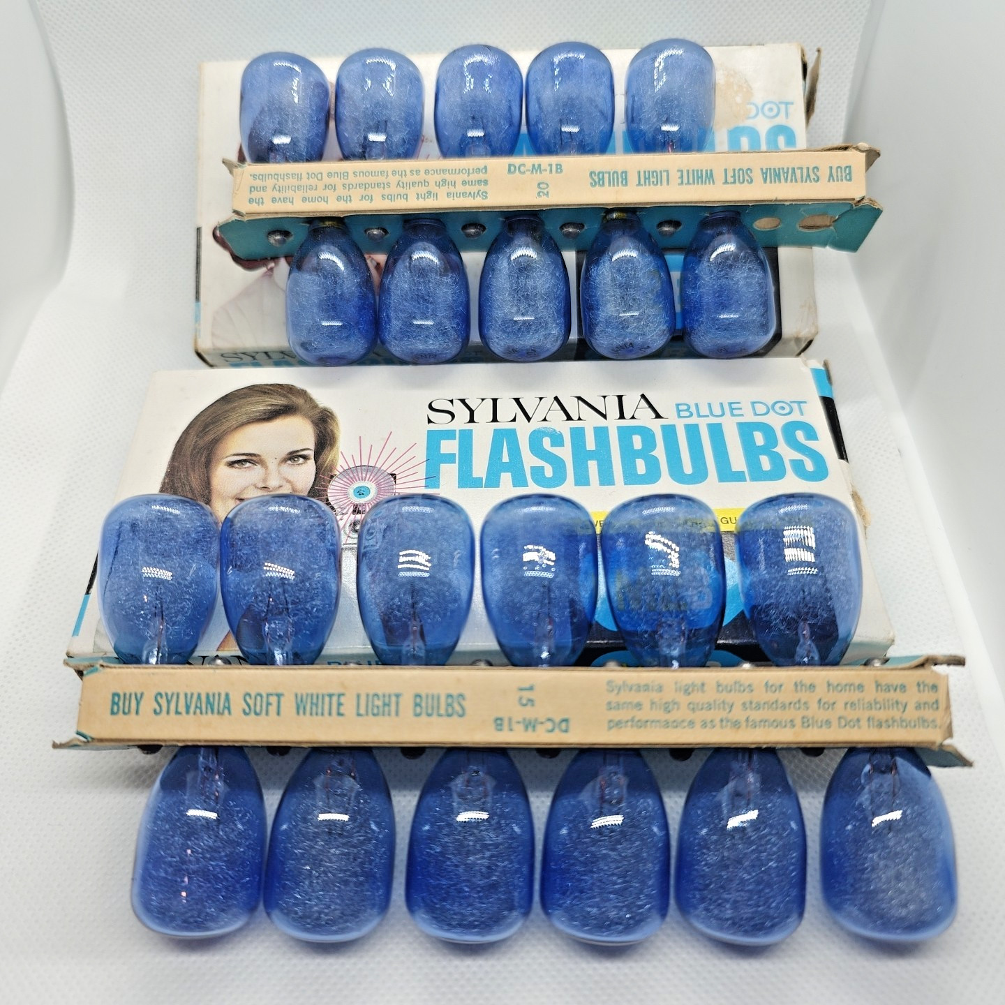Vintage Sylvania Blue Dot Flashbulbs M2B Unused Open Box
