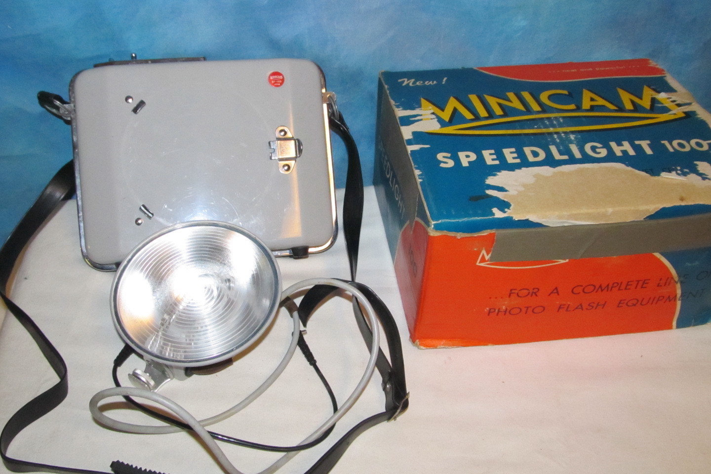 Vintage Film Camera/Photography MINICAM Speedlight Flash EF 100 w/Box J168