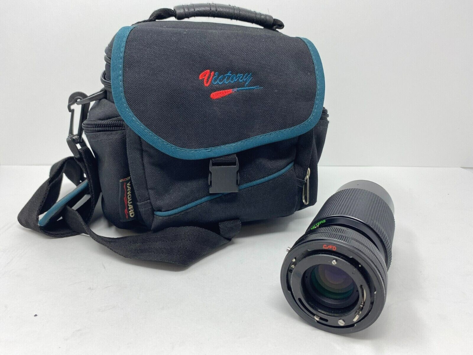 Vivitar 52mm 70-210 MM Macro Focusing Camera Lens w/ Camera Case