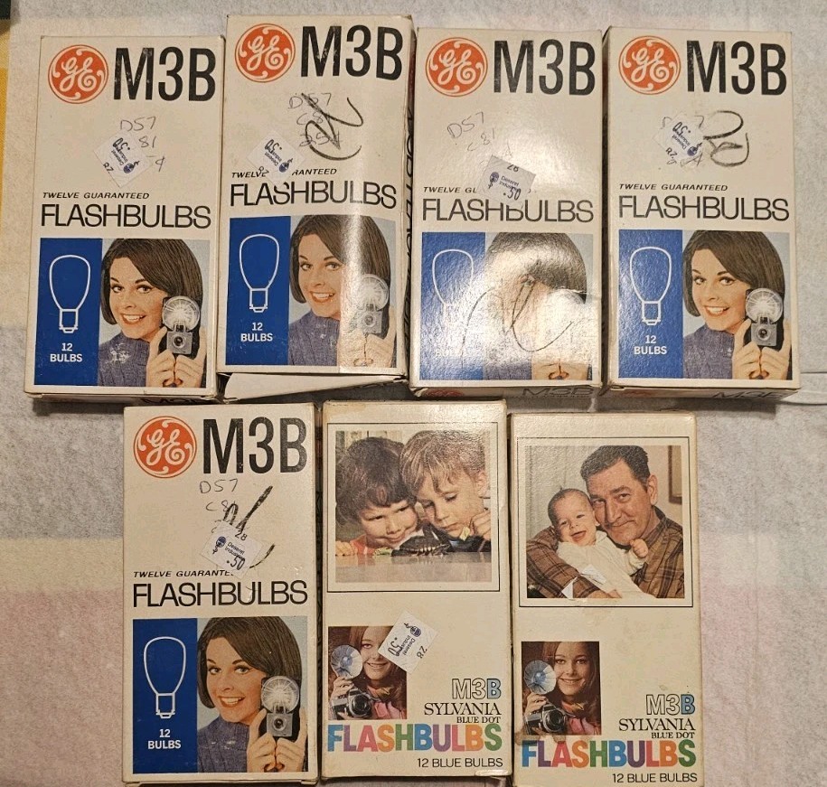 5 Boxes GE BLUE DOT FLASHBULBS M3B + SYLVANIA M3B + M2 10 Boxes in Lot