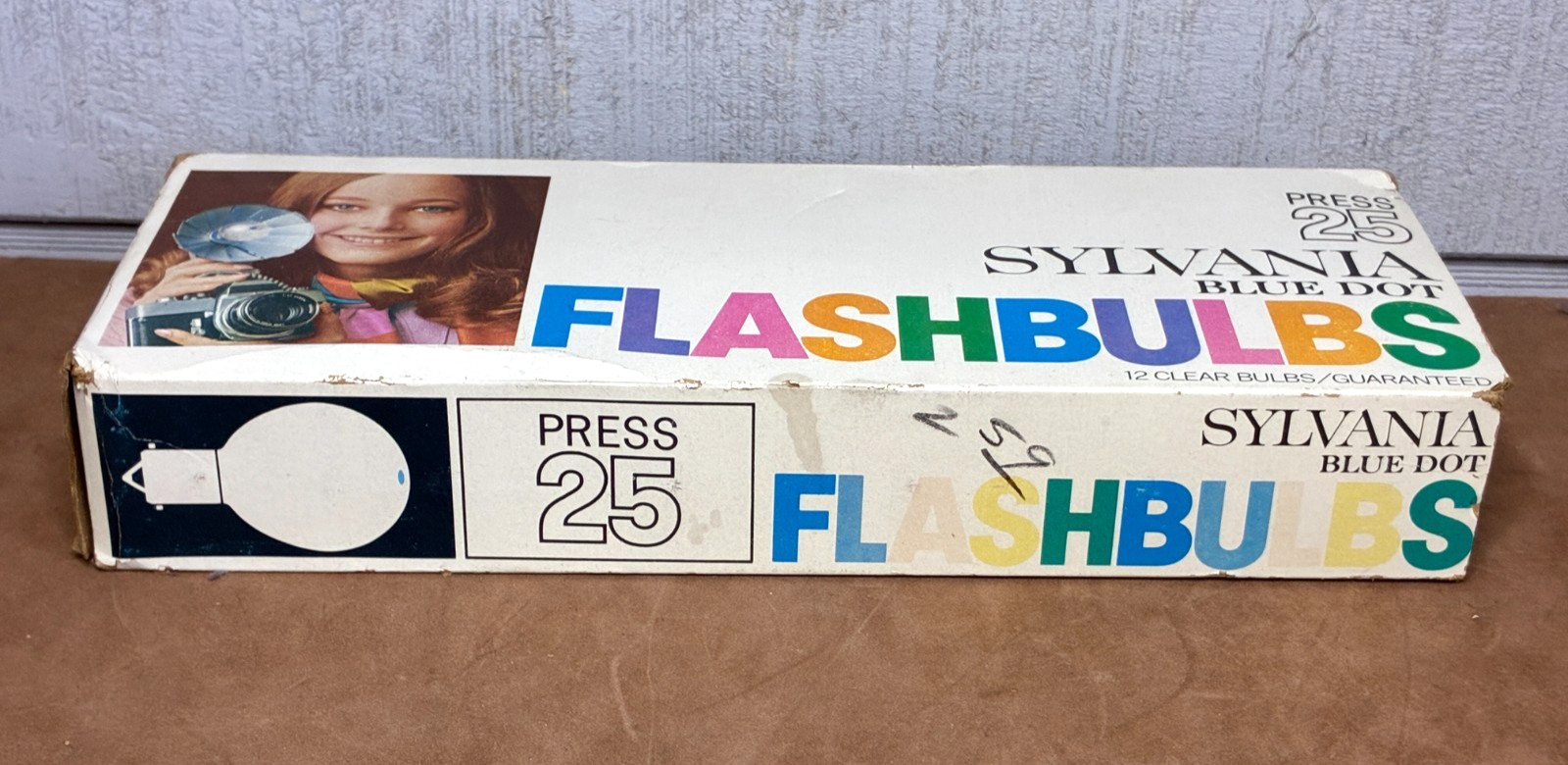Vintage SYLVANIA Press 25 Blue Dot Flashbulbs ~ New Old Stock ~ 12 Bulbs