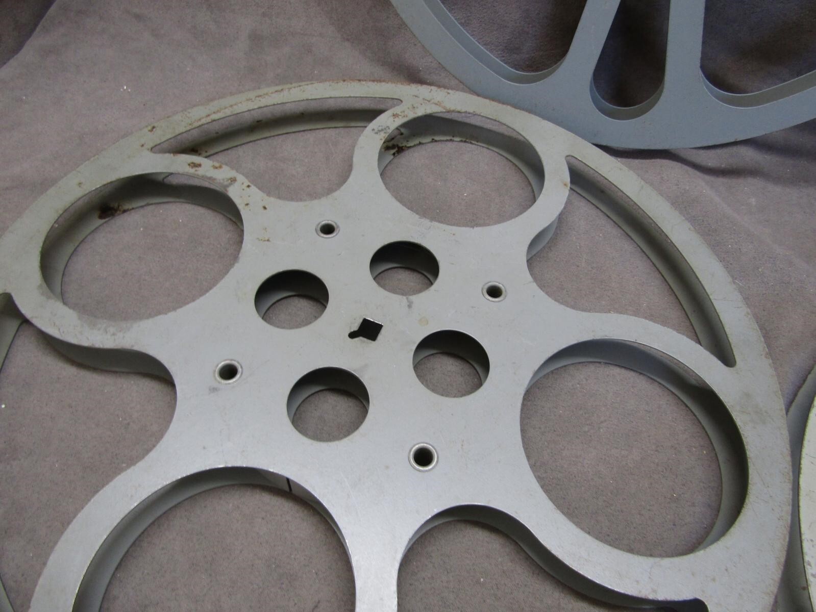 3 Vintage Metal 16mm Movie Film Reels & 1 Can – 12″ 1220 FT – Empty rs