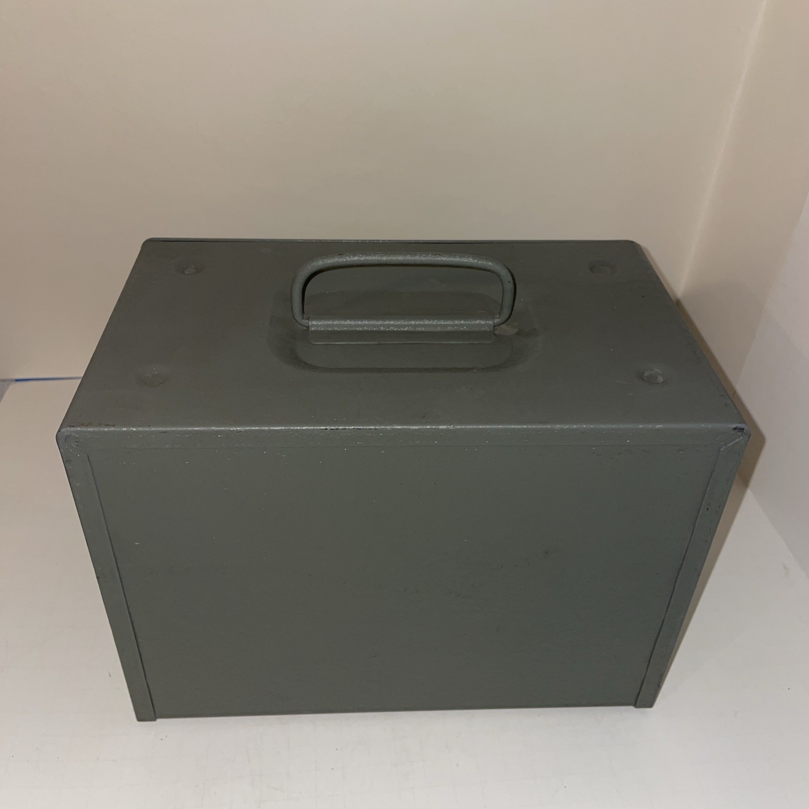 Brumberger Metal Case For 12 Reels – 5″ & 6″ Reel Canisters Included – No Reels
