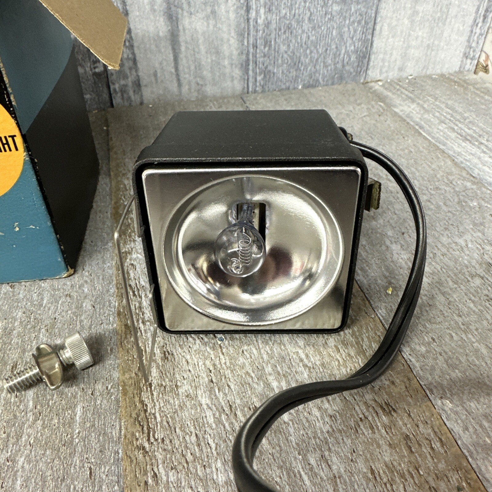 E. J. Korvette deluxe super 8 movie light