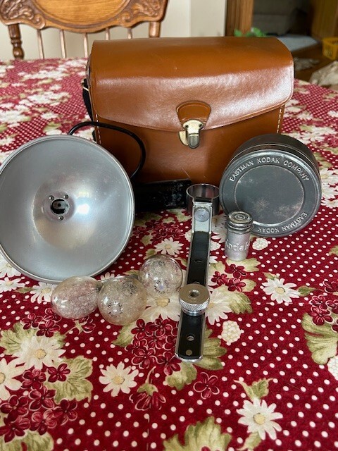 Vtg KODAK Camera Flash Holder -w Ext.–LEATHER Case-BULBS-Film Canisters