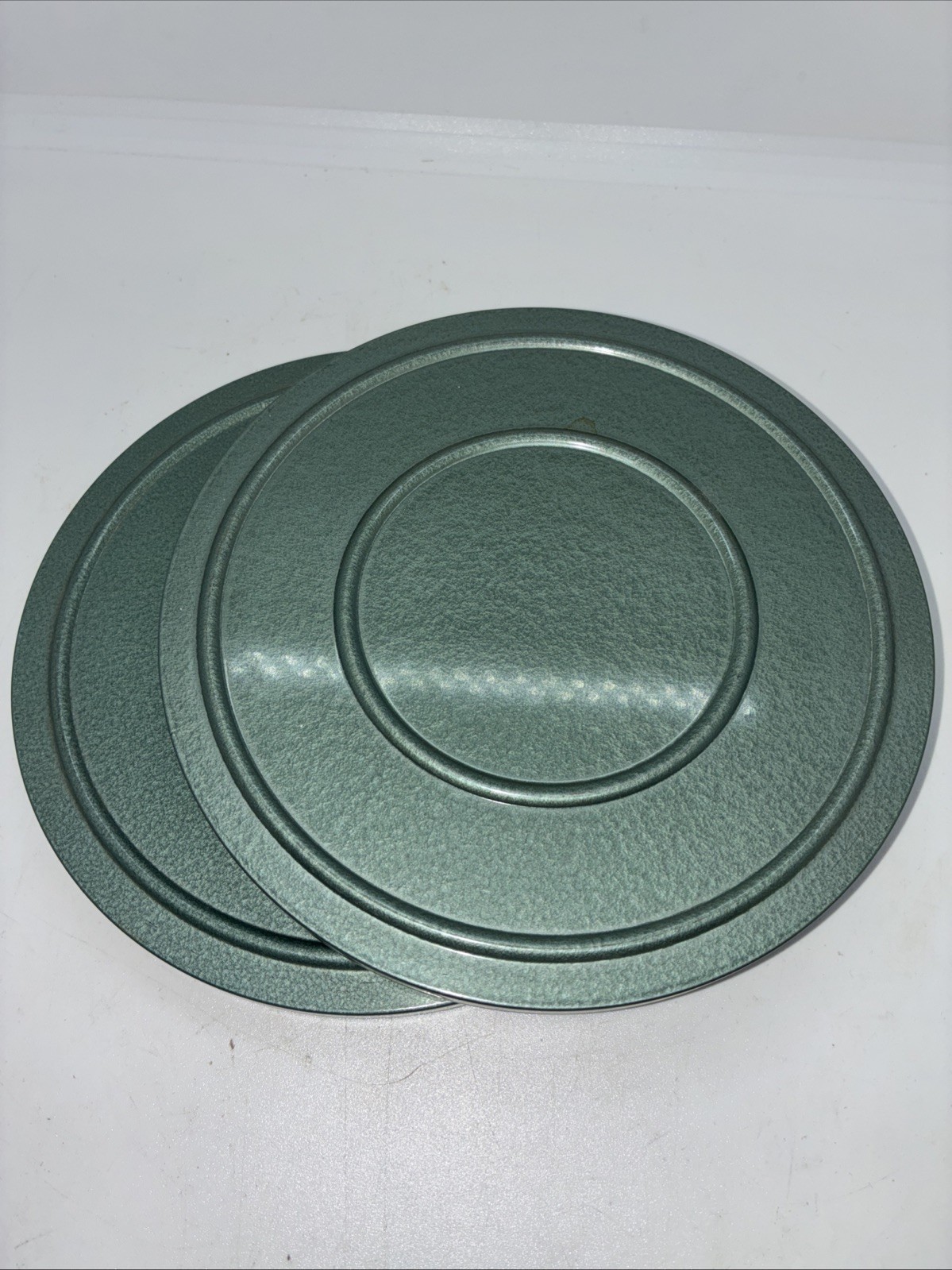 Vtg Lot Of 2 Metal Canisters & 1 Reel 7″ Super 8 8mm Green