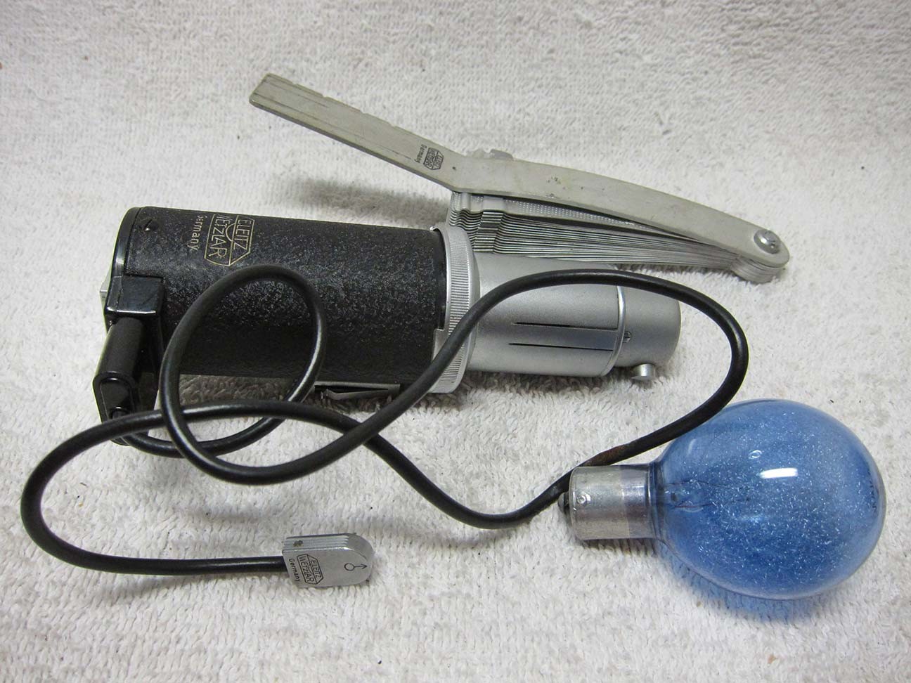 TWO Vintage Leitz LEICA FLASH Units CEYOO & CHICO for Screwmount Camera