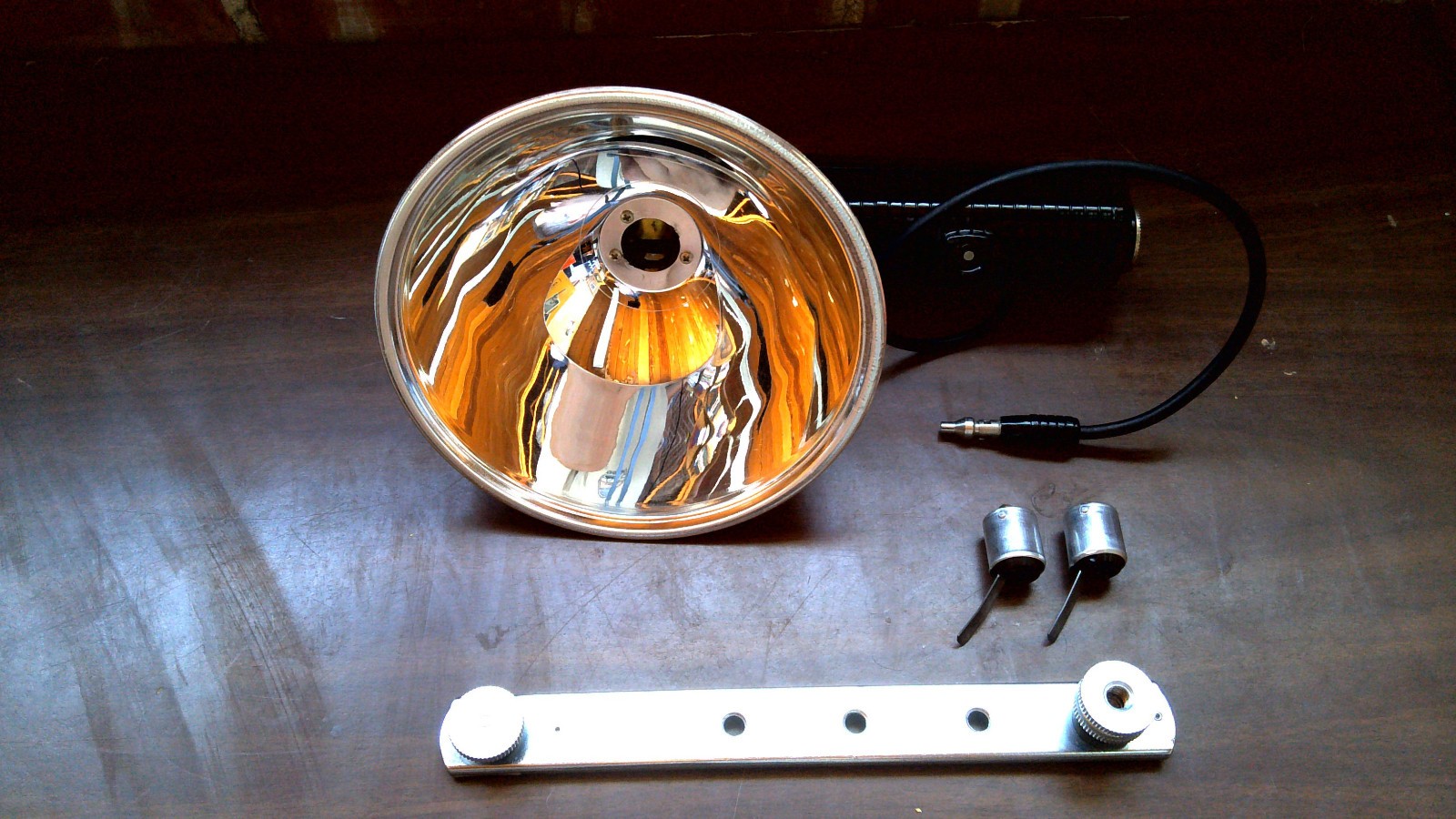 Kodak Standard Flash Holder w/ Standard Bracket & 3 Flash Bulbs