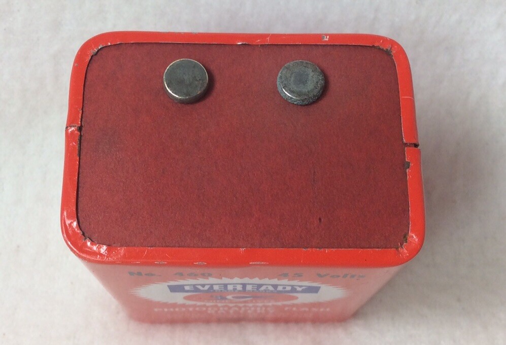 Vtg EVEREADY “Nine Lives” Photographic Flash No.460 45volts, & 2AA Batteries