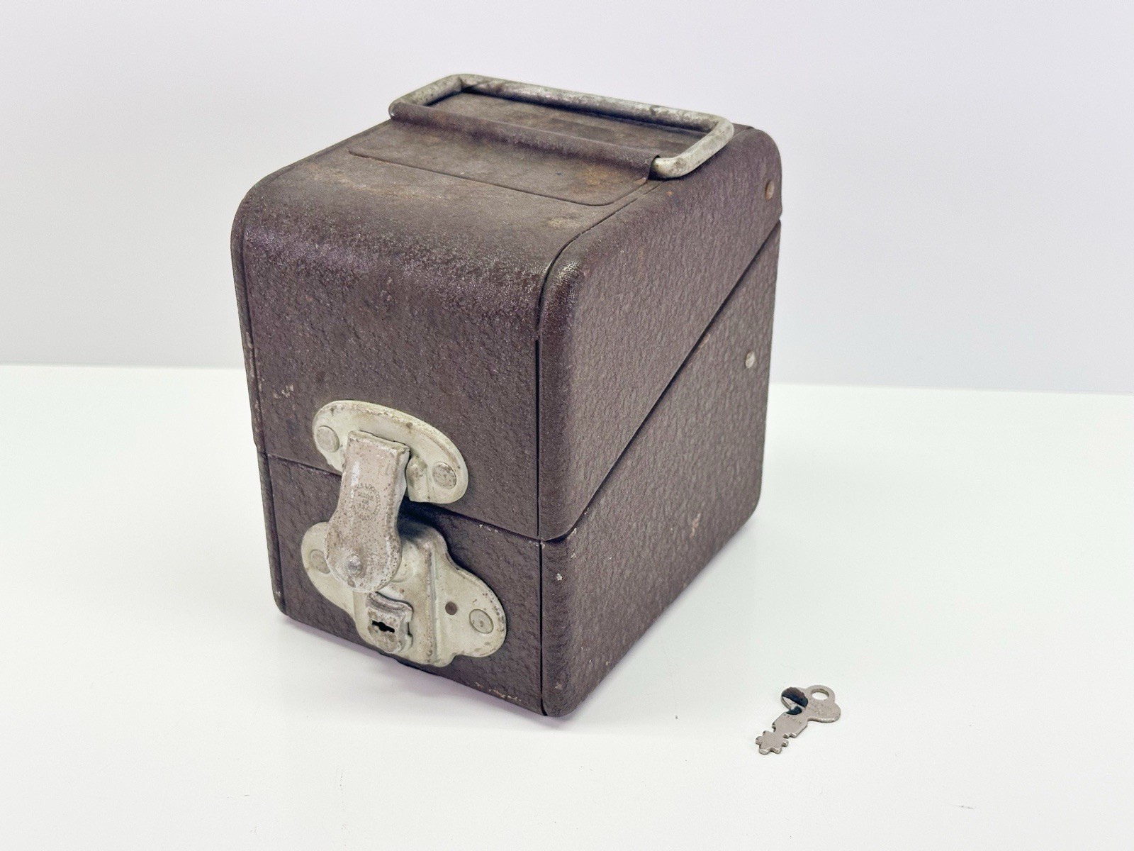 ORIGINAL KEY! Eagle Lock Company 8mm 6 Space Film Reel Holder Case Metal Vintage