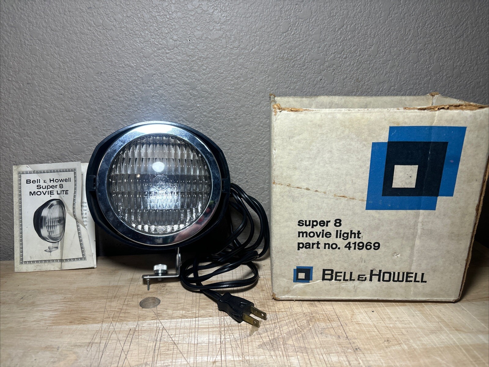 Vintage Bell & Howell Super 8 Movie Light 41969 Box & Instructions Works