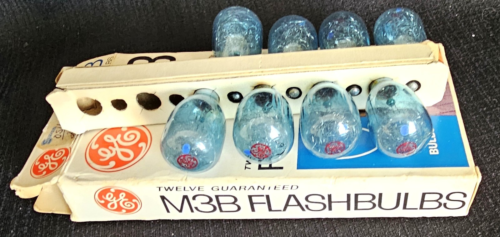 30 Sylvania Blue Dot GE M2,M2B, M3B. M3 Flashbulbs Vintage Camera Flash Bulb Lot