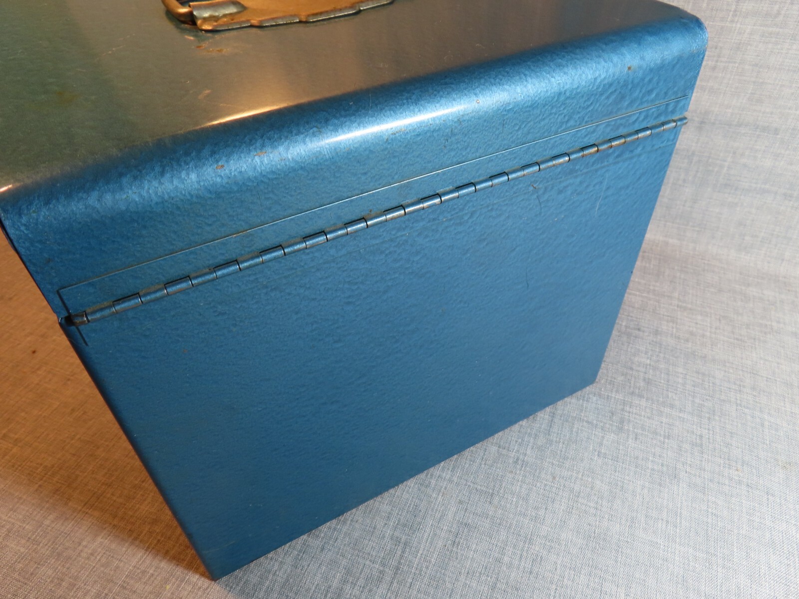 Vintage LOGAN Super 8 Film Can Storage Case – Blue Metal – Nice Condition