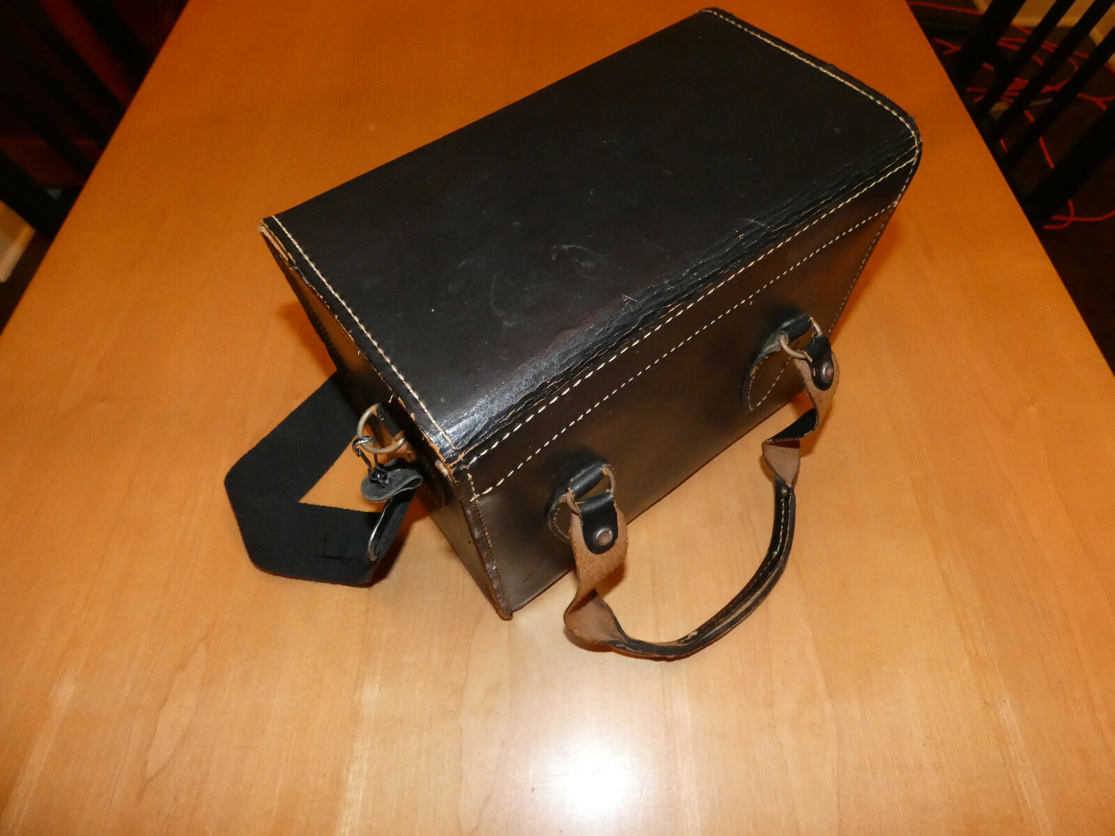 LARGE LEATHER CASE – TOWER CAMERA – VINTAGE – WITH STRAP – GEAR CASE BAG
