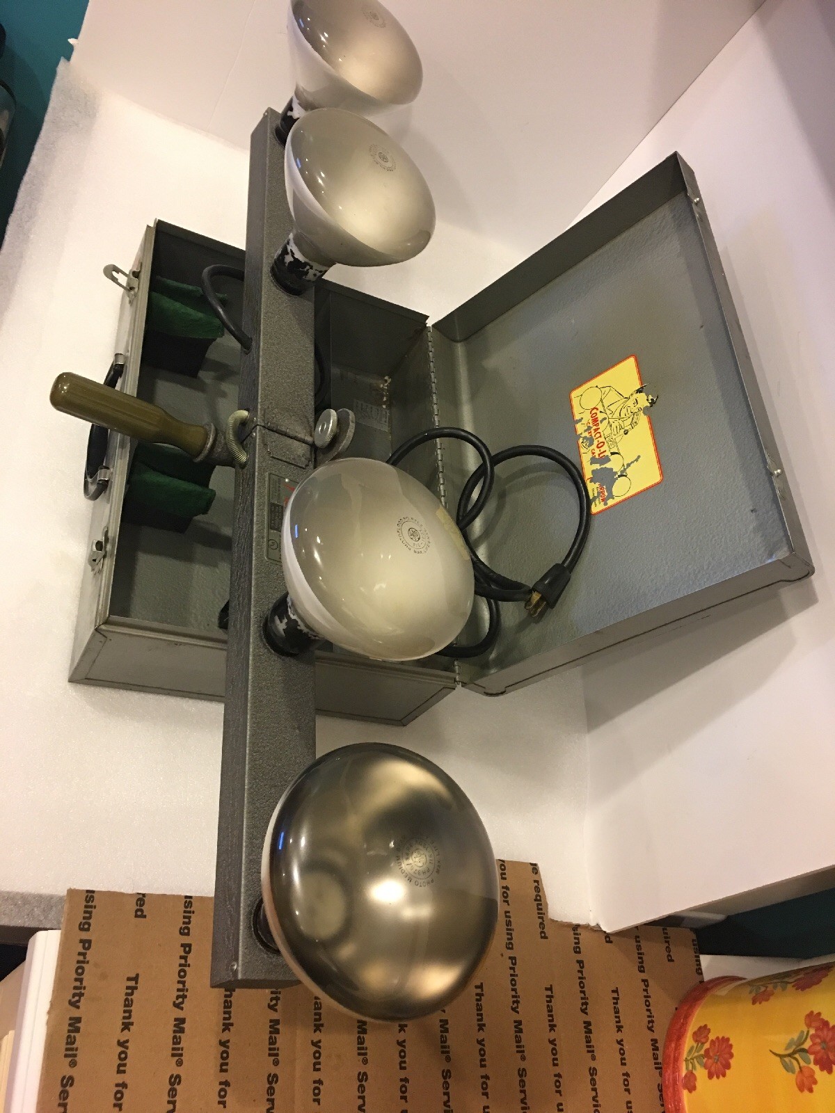 Vintage Arrow compact-o-lite photo movie light bar with 4 light & metal carying