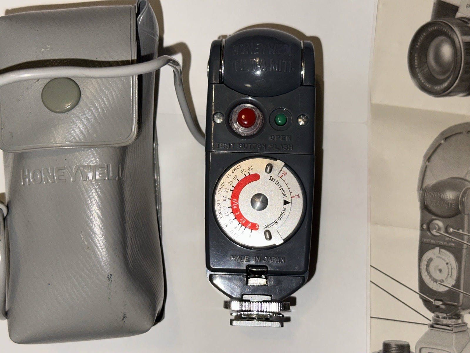 Honeywell Tilt-A-Mite Vintage Flash with case Instructions Made In Japan