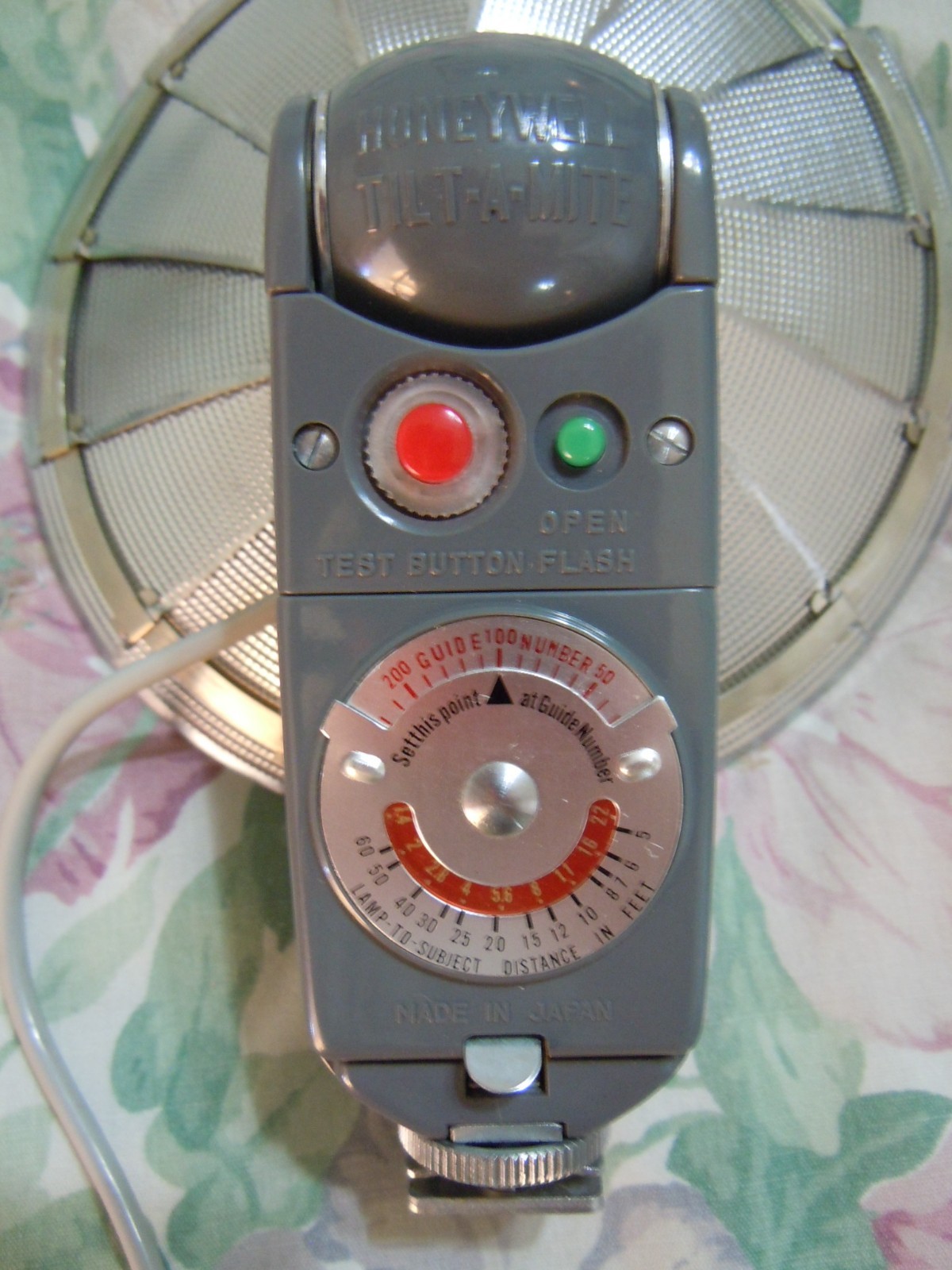 Honeywell Tilt-A-Mite Fan Style Flash w/ Case Capacitor Battery (Made in Japan)