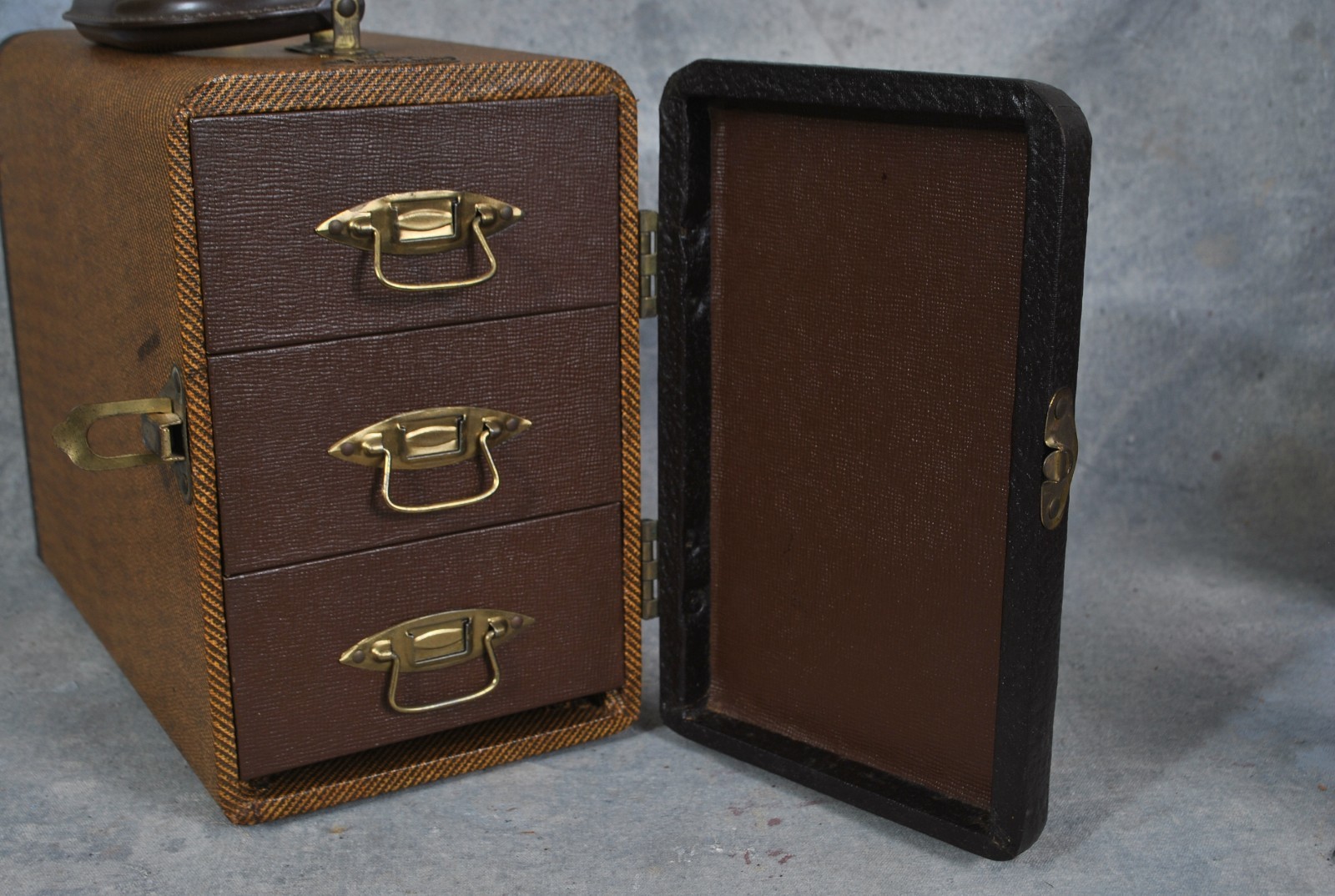 Barnett & Jaffe of Philadelphia Portable Baja Slide Case That Holds 300 Slides