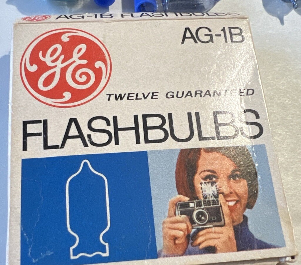 Sylvania M3B Blue Dot Flashbulbs Alpex Flash Deluxe In Case