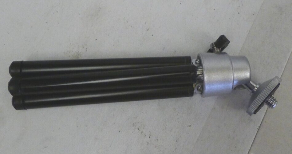 Compact Portable Table Top Adjustable Tripod 5 1/2″ to 7 3/4″ w/Ball Head – Used