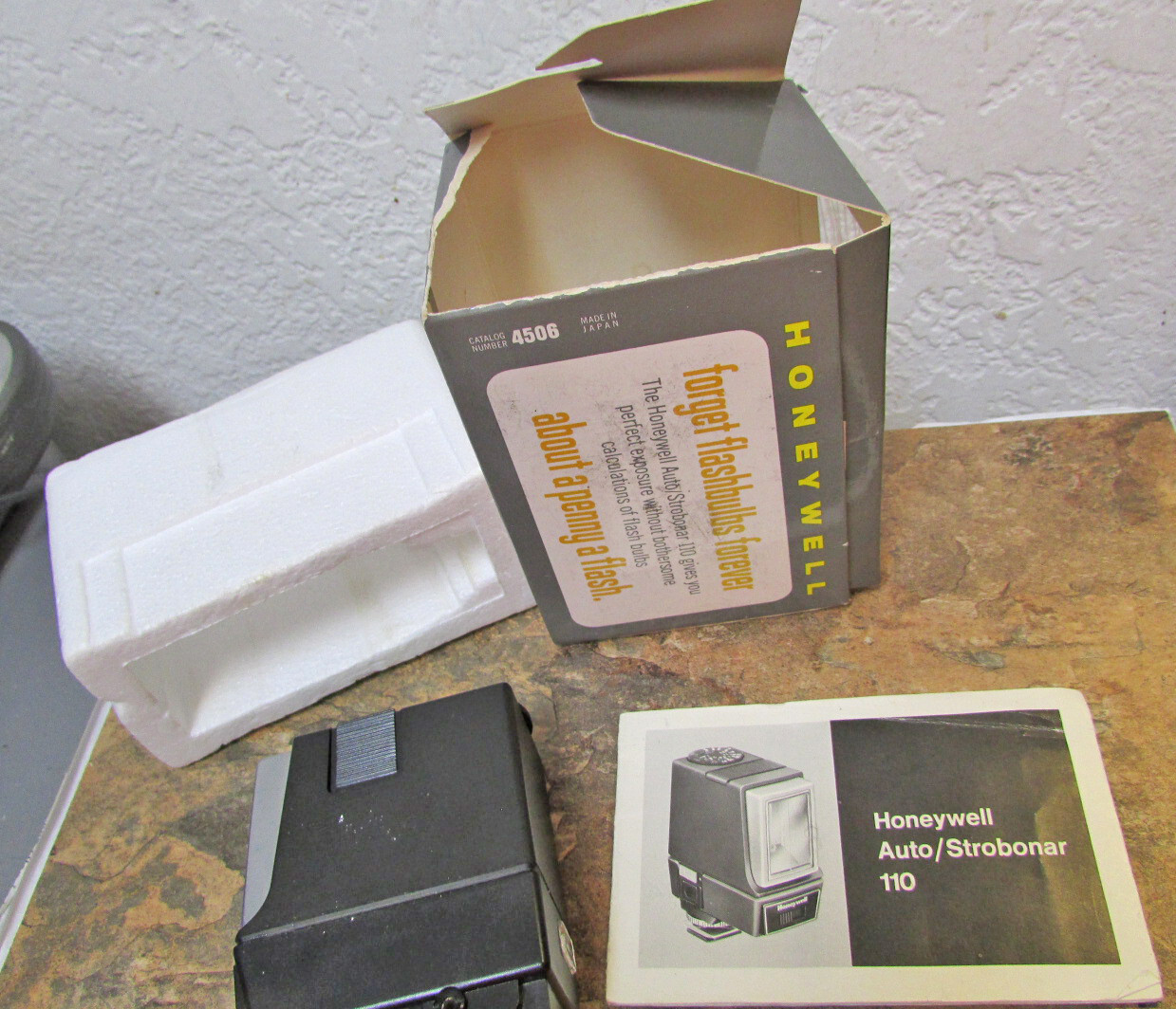 Vintage Honeywell Auto / strobonar 110 camera flash, original box & instructions