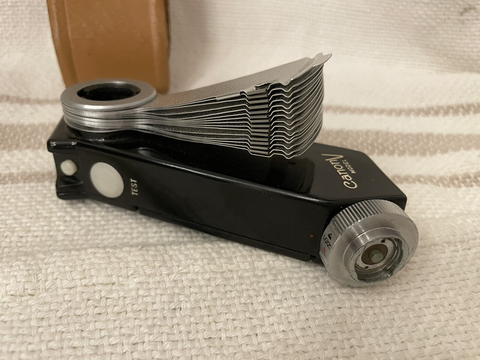 Canon Flash UNIT MODEL V2 Vintage Made in Japan Leather Case & Guide