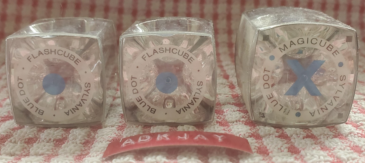 Sylvania ~Vintage ~ 1 Magicube & 2 Flashcubes for Camera ~ USA
