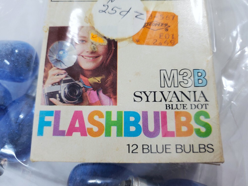 Vintage SYLVANIA M3B Blue Dot Flashbulbs Mixed Lot 12 In Original Box & 6 Extras