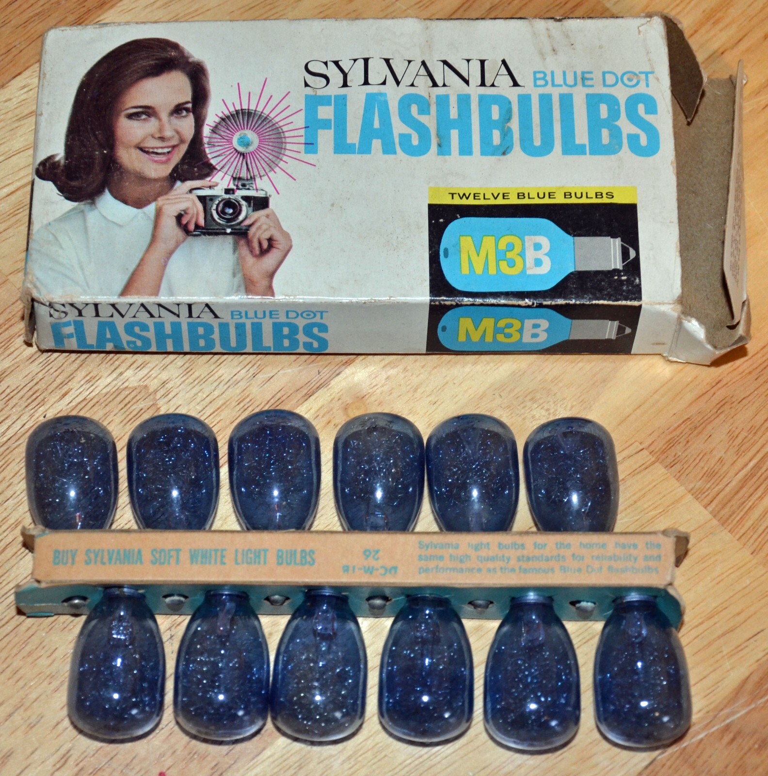 Vintage Box of 12 Sylvania Blue Dot M3B Flashbulbs Open Box Unused NOS NIB NIP