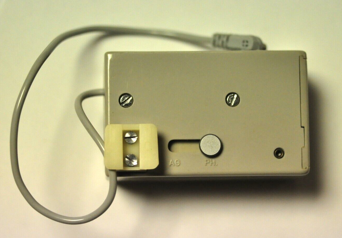 Canon J-3 bulb flash unit. Clean but NOT tested.