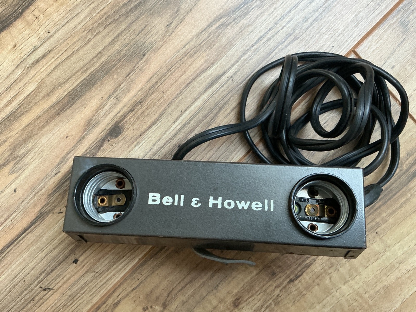 Bell & Howell Vintage Movie Light Bar Dual Head 600W Photoflood Indoor Film Lamp