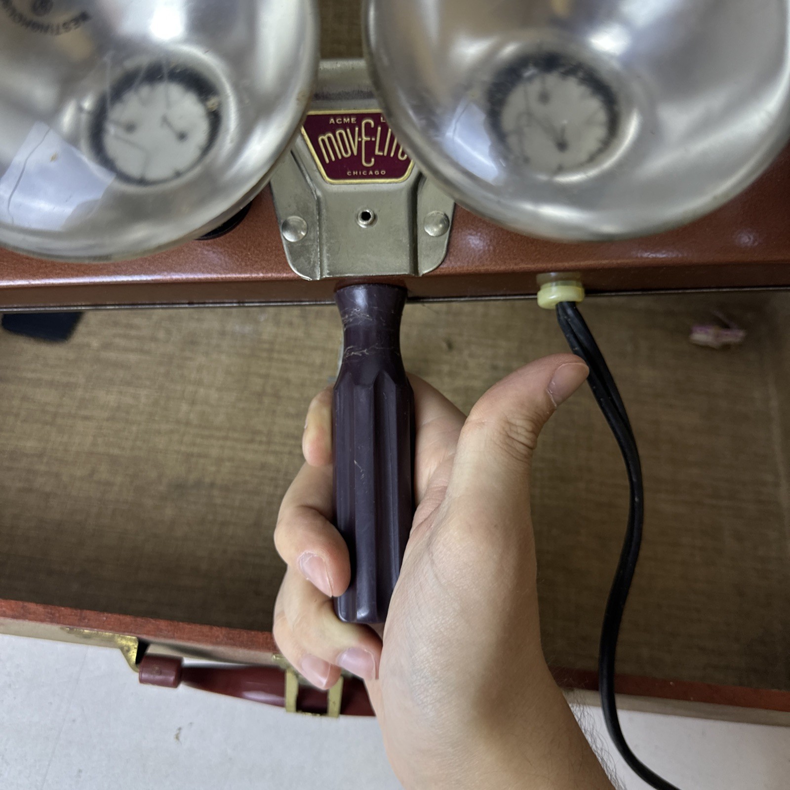 Acme Lite Move Elite Mov-E-Lite 4 Bulb With Metal Carrier Case Red 2 Bulbs Work