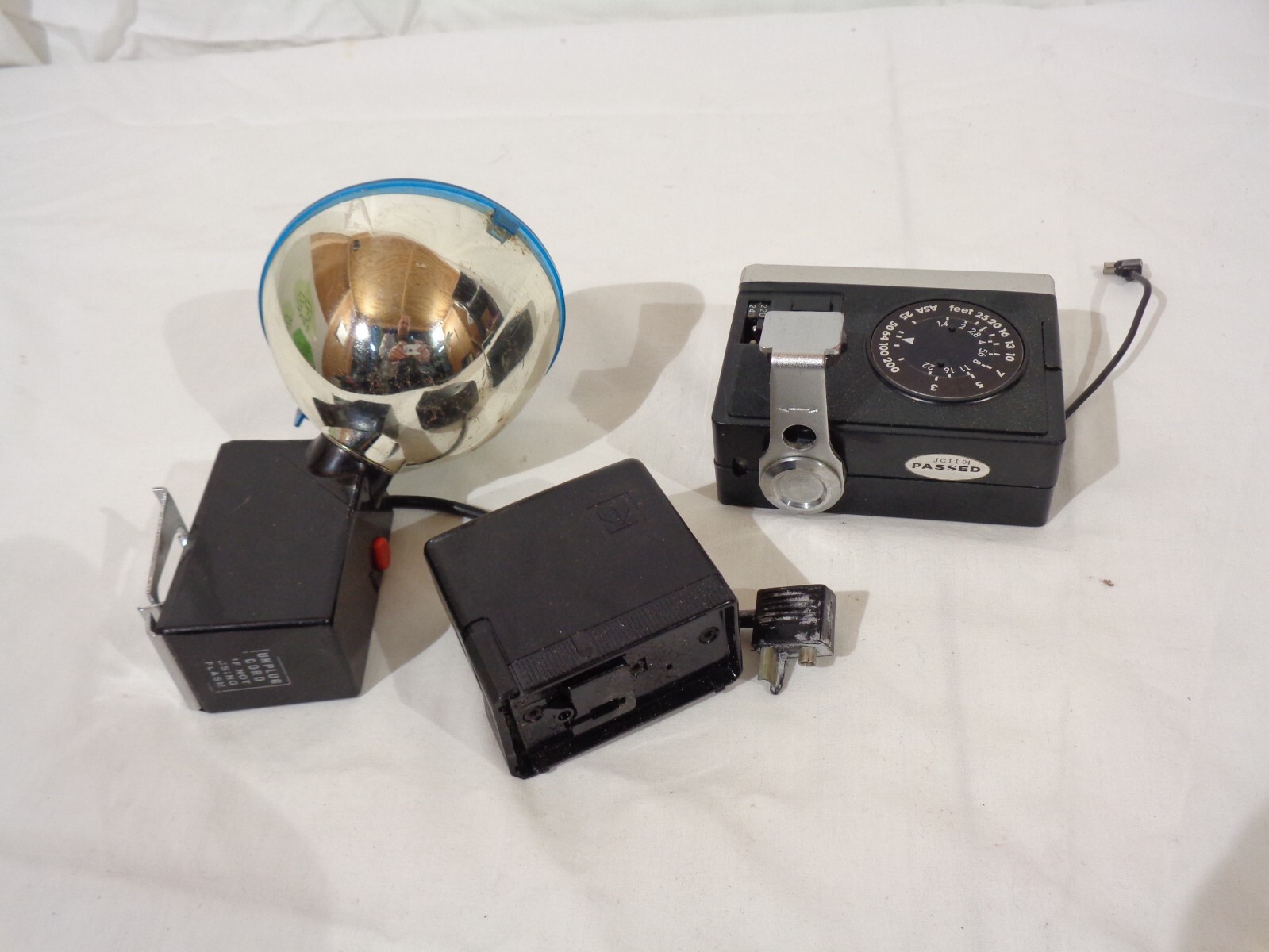 Lot Film Camera Flash Accessories Kodak Polaroid 268 Sears 004 – Untested