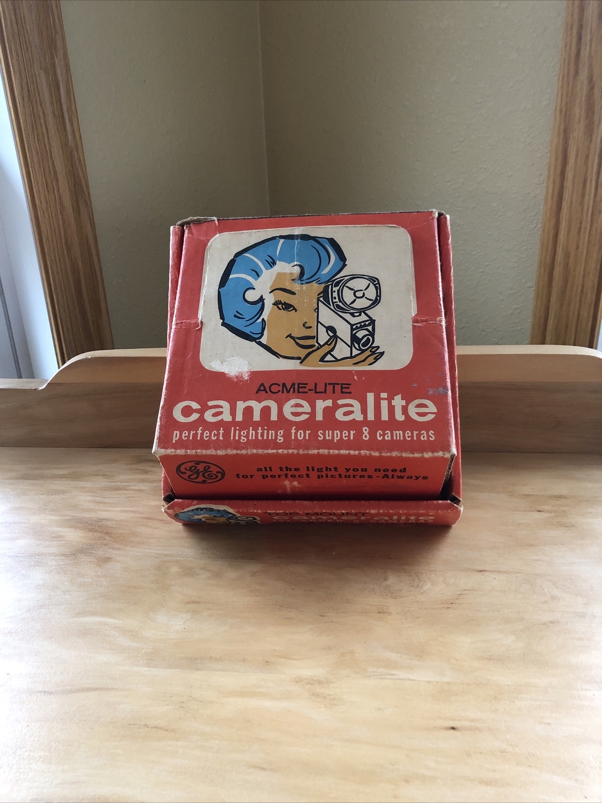 Acme-Lite Cameralite with Universal Mount for Super 8 Cameras with Original Box
