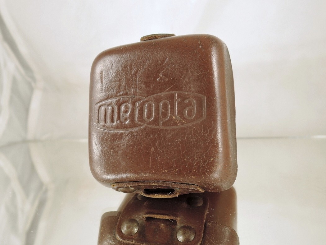 FLEXARET MEOPTA Leather box for a square lens hood B40 and four filters B36 used